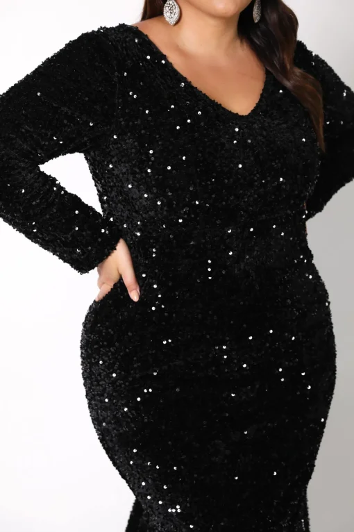 Petra Long Sleeve Gown in Black